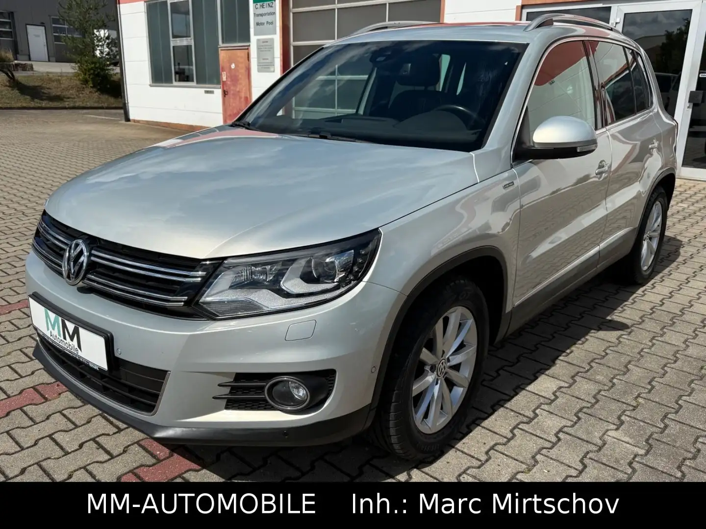 Volkswagen Tiguan 2.0Lounge Sport&-NAVI-AHK-PANO-STANDH-KAM Gold - 2