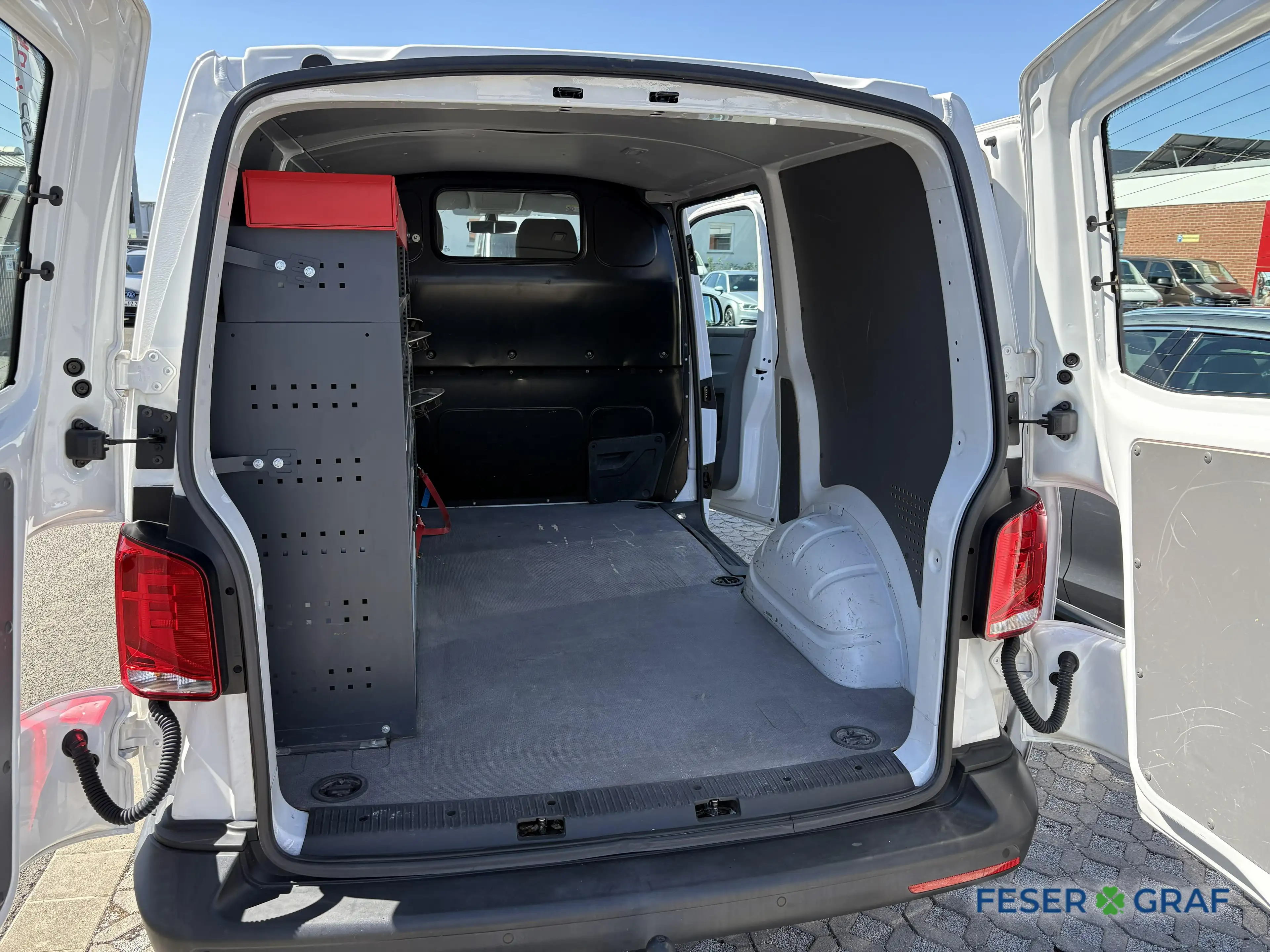 Volkswagen T6.1 Transporter 6.1 Kasten 2.0 TDI AHK Regalsystem — photo 8