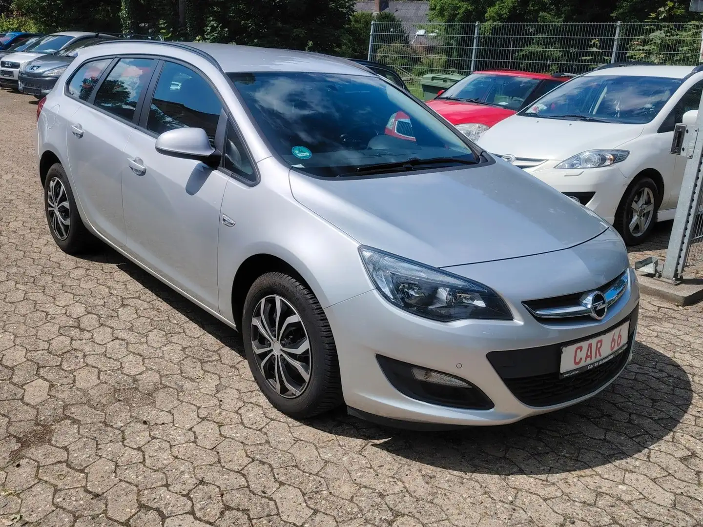 Opel Astra J Sports Tourer Edition Silber - 1