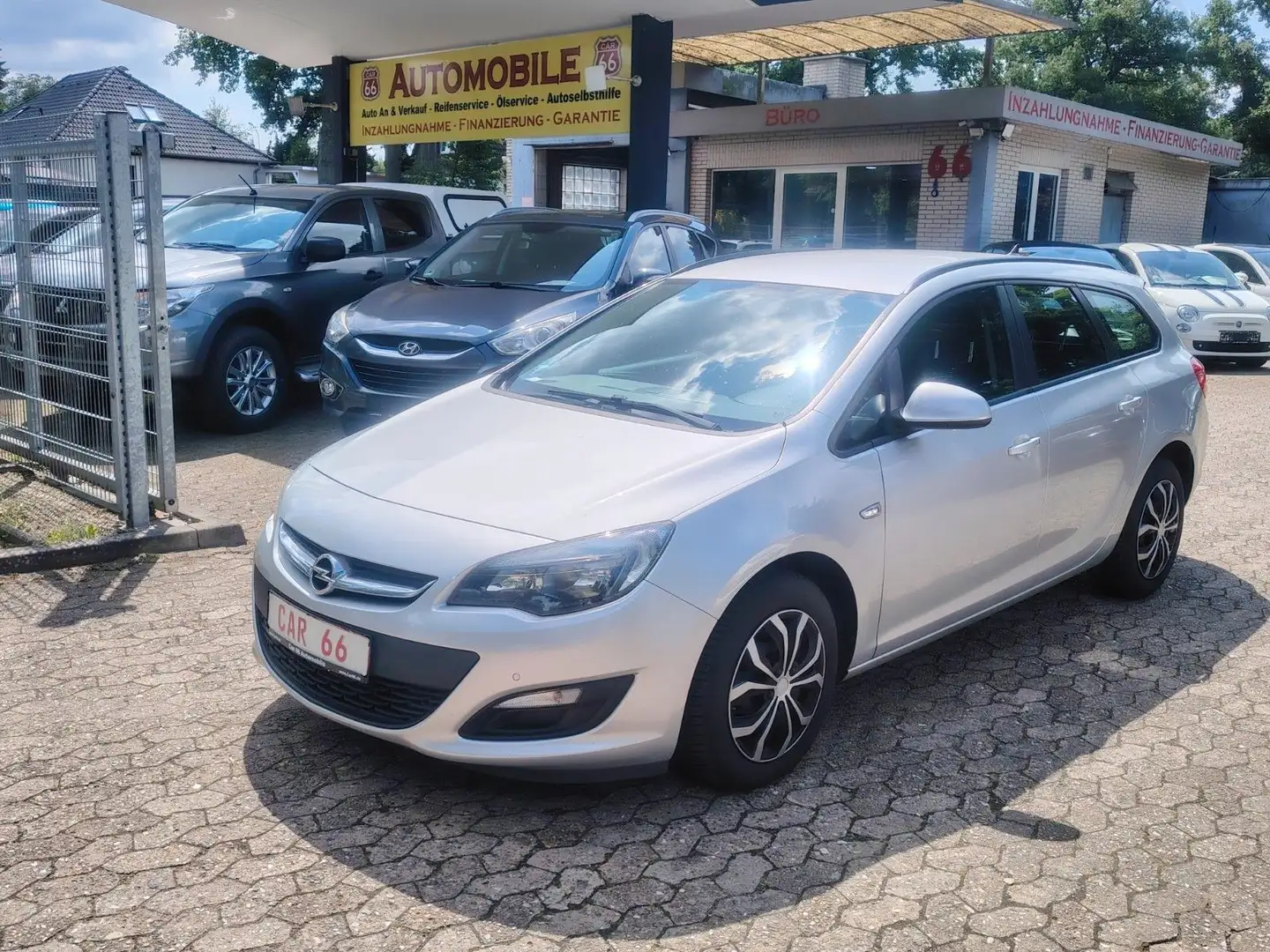 Opel Astra J Sports Tourer Edition Silber - 2