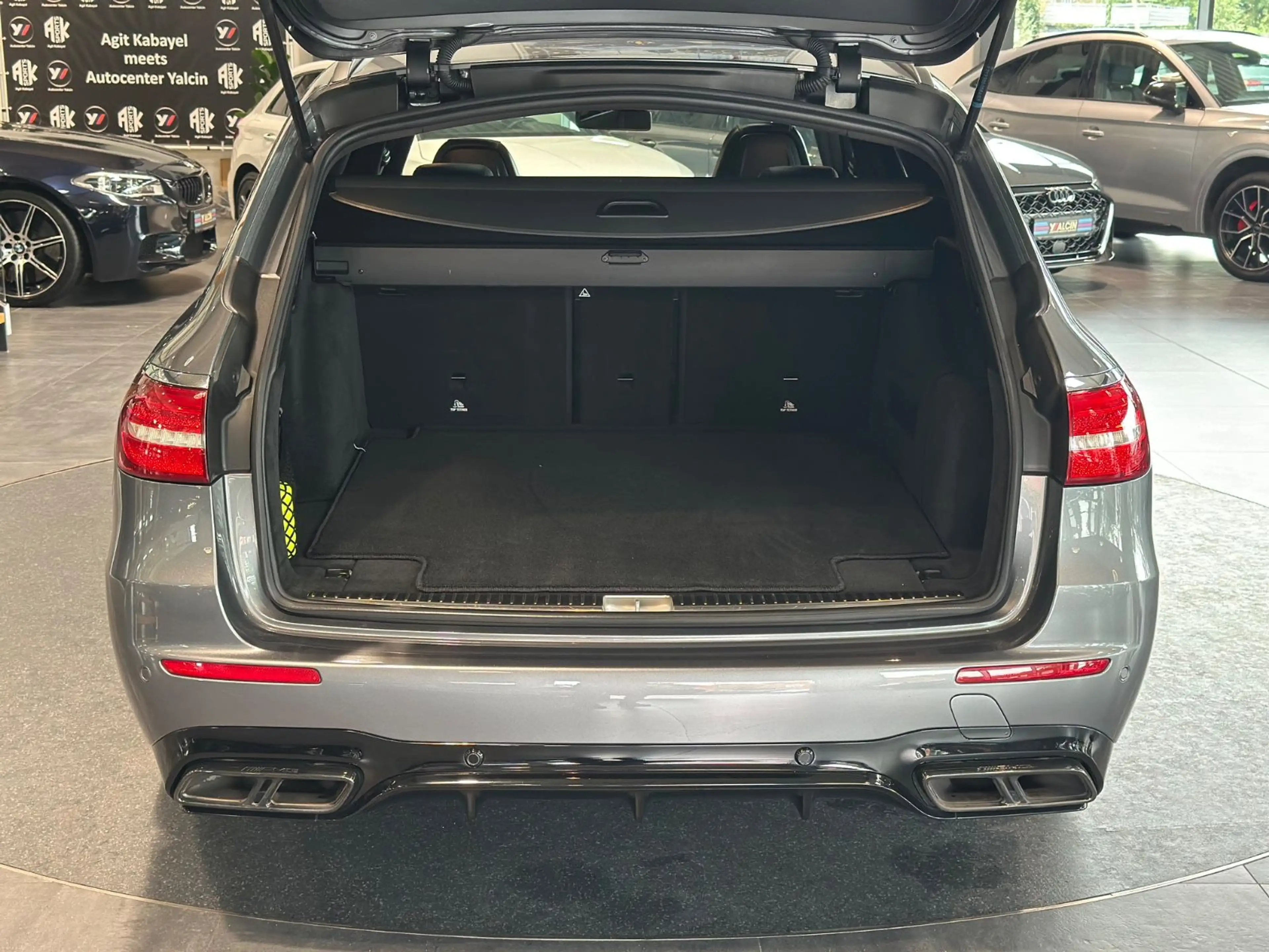 Mercedes-Benz E 63 AMG S 4MATIC+ T Aut. 2.H/BURM/PANO/ACC/NIGH — photo 10