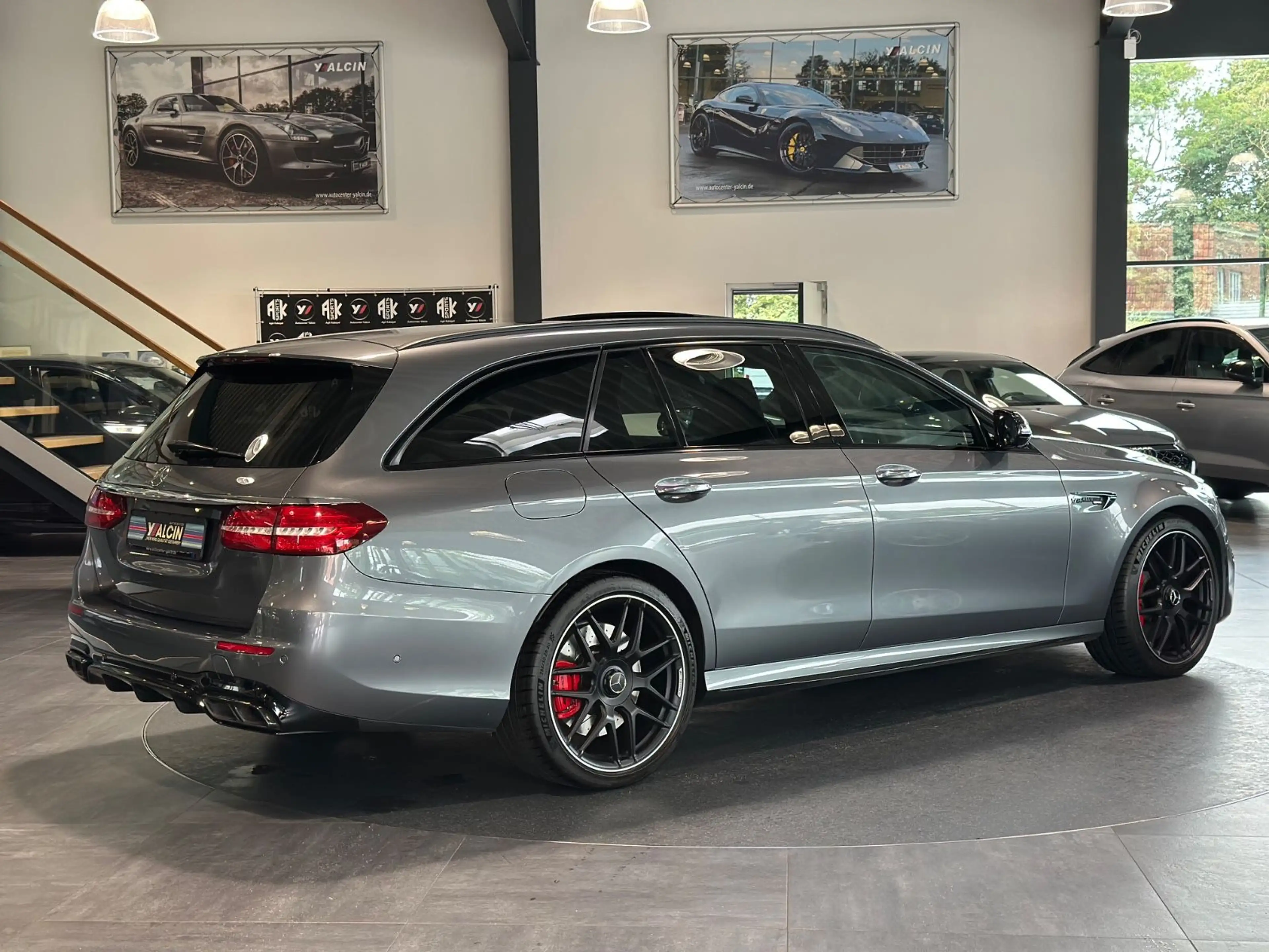 Mercedes-Benz E 63 AMG S 4MATIC+ T Aut. 2.H/BURM/PANO/ACC/NIGH — photo 3