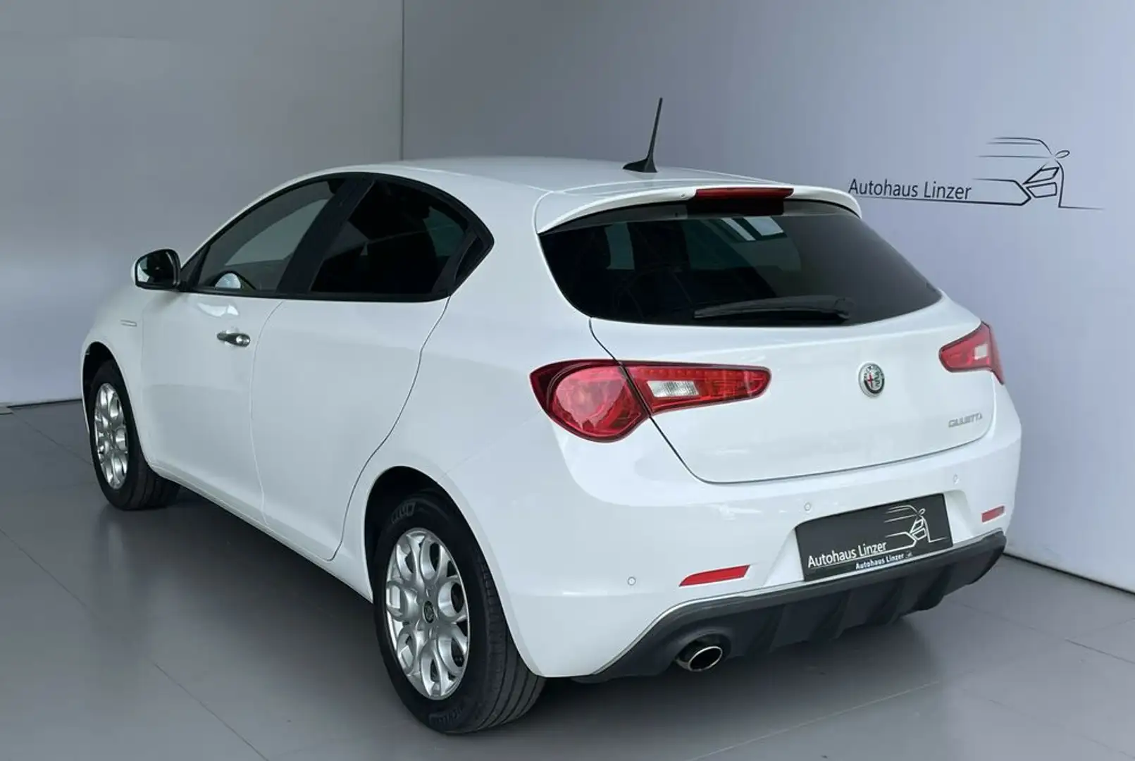 Alfa Romeo Giulietta Super *Bi-Xenon*PDC*Kamera*SitzH*DAB* Weiß - 2