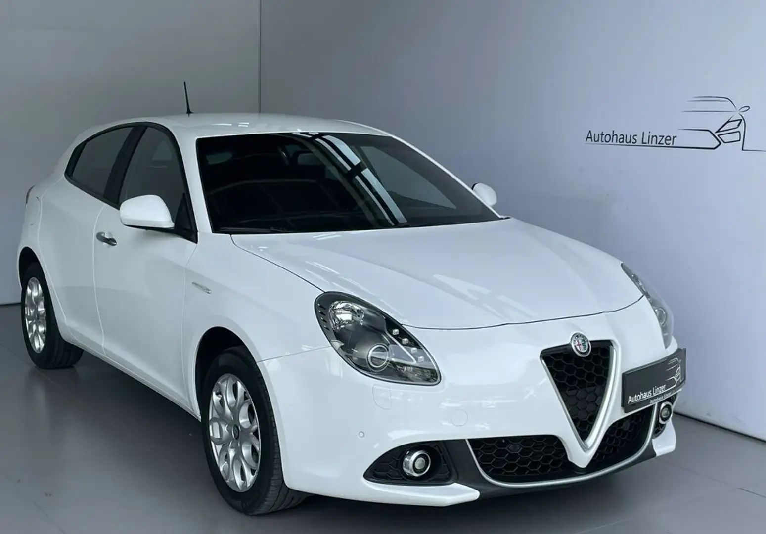 Alfa Romeo Giulietta Super *Bi-Xenon*PDC*Kamera*SitzH*DAB* Weiß - 1