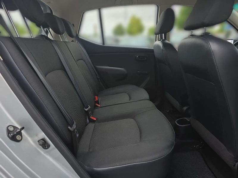 Hyundai i10 1.1 Automatik Bluetooth Soundsystem AUX — photo 13