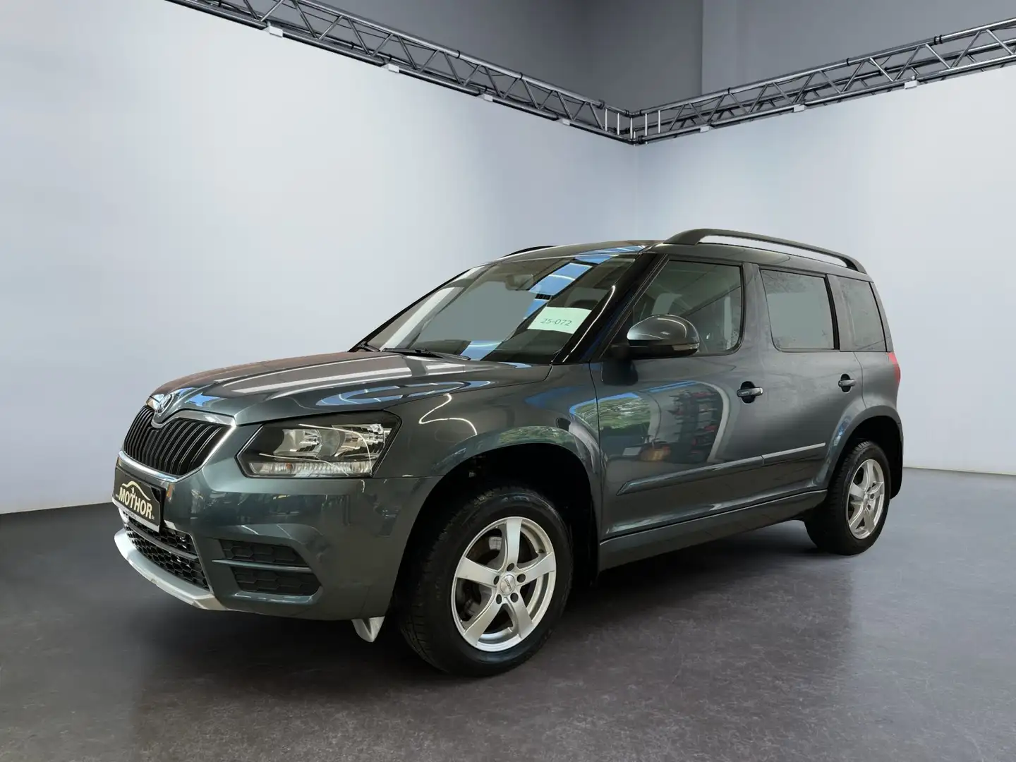 Skoda Yeti Cool Edition 1.2 TSI Green tec Sitzheizung Grau - 2