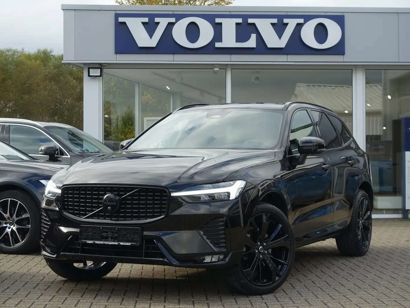 Volvo XC60 Black Edition Ultra B5 AWD HUD/360°/PANORAM Schwarz - 1