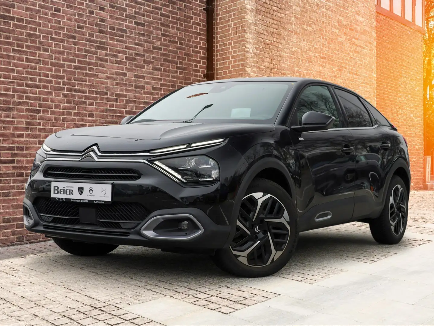 Citroen C4 1.2 PureTech 130 Shine Sitzh./ Kam/ Navi Schwarz - 2