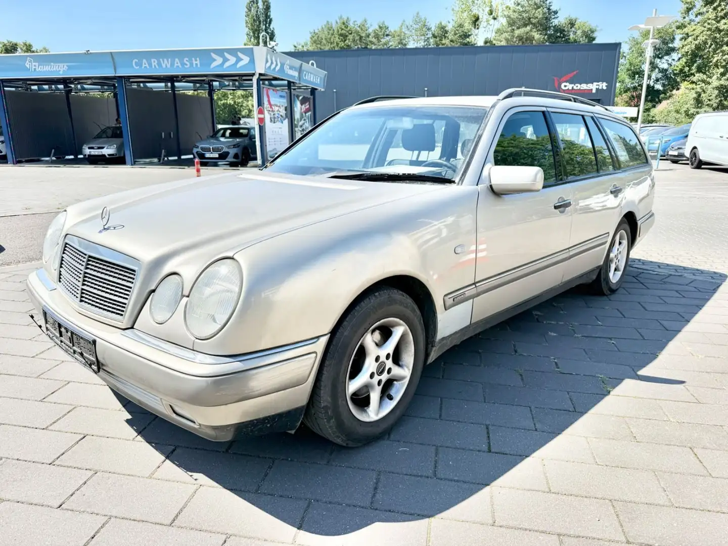 Mercedes-Benz E 240 Z-Modell,Klima,Sitzheizung,TÜV 03.2027 Beige - 1