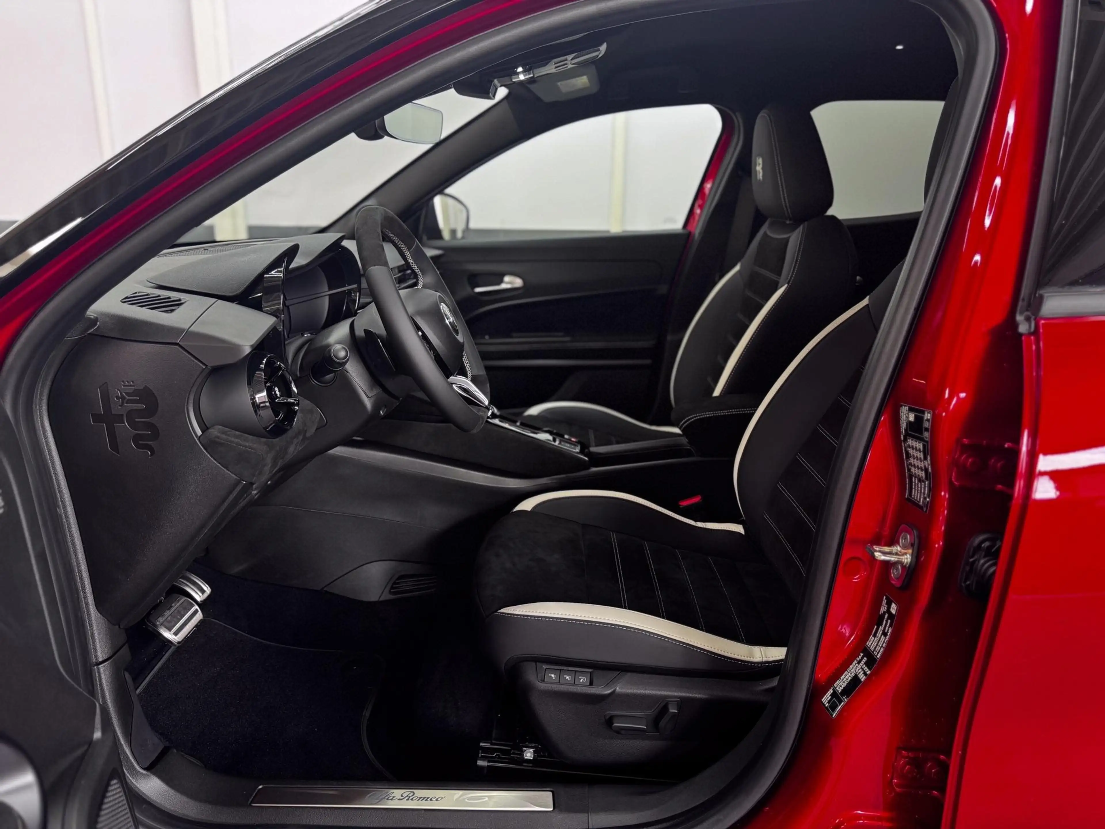 Alfa Romeo Junior SPORT SPECIALE DCT ACC MATRIX NAVI KEYLESS 1.2 ... — photo 12