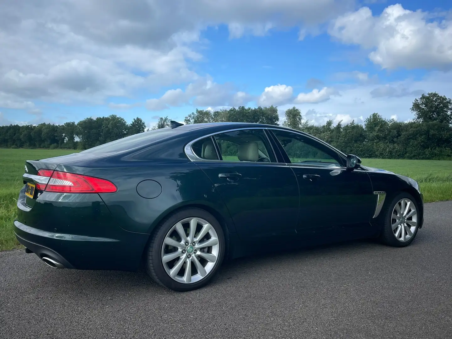 Jaguar XF XF 3.0D S 275pk Premium Groen - 2
