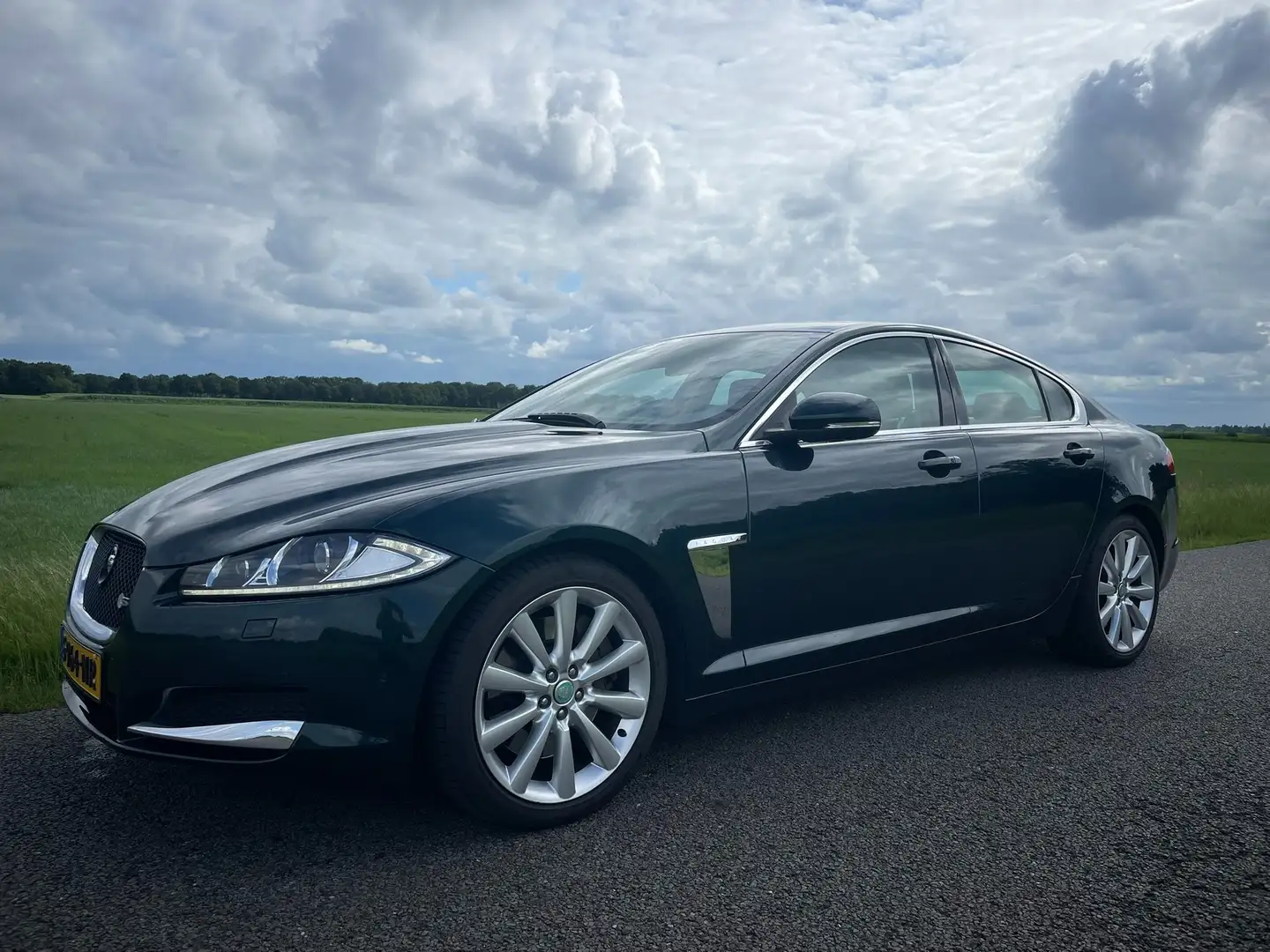 Jaguar XF XF 3.0D S 275pk Premium Groen - 1