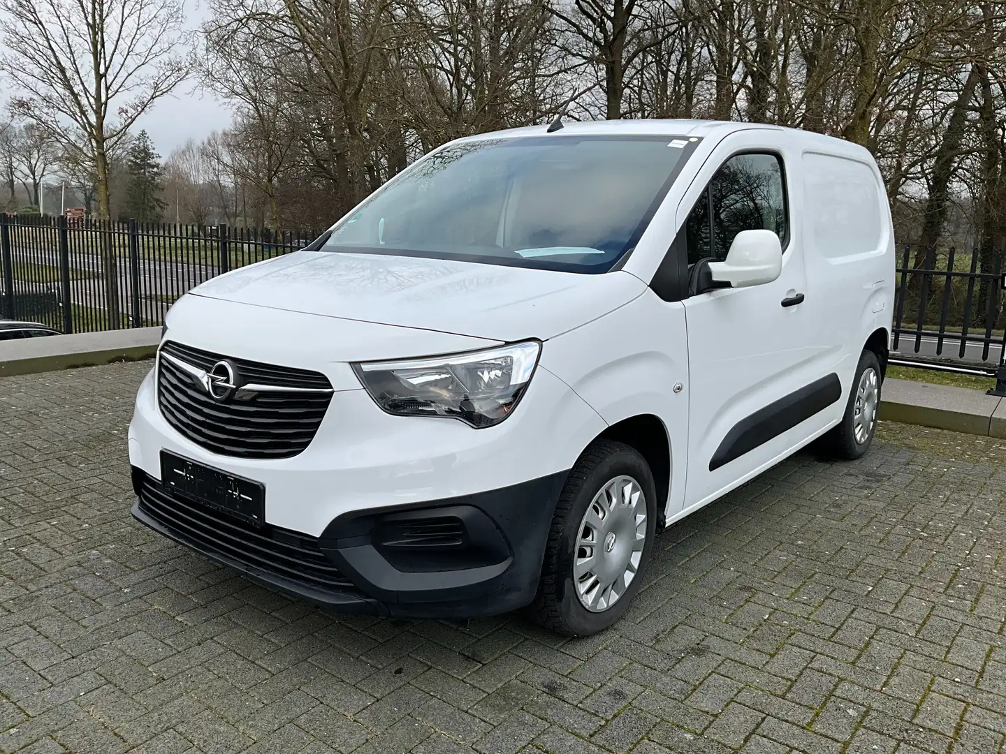 Opel Combo 1.5 Cargo L1 Edition Airco Wit - 1