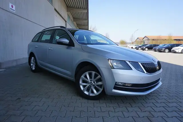 Skoda Octavia Combi 1.5TSI Navi/MirrorLink PDC SHZ