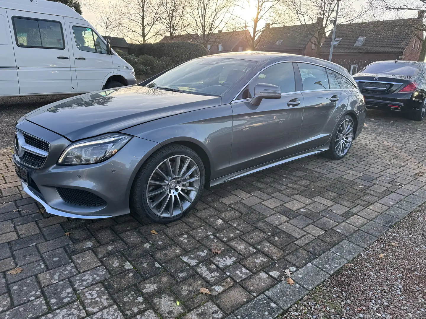 Mercedes-Benz CLS 500 CLS 500 BE 4Matic MOPF 2016 Unfallfrei 2-Hand Grau - 1