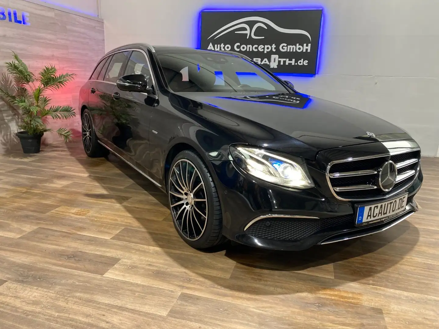 Mercedes-Benz E 400 E400d T 4Matic Sondermodell Sportstyle +Extras Noir - 2