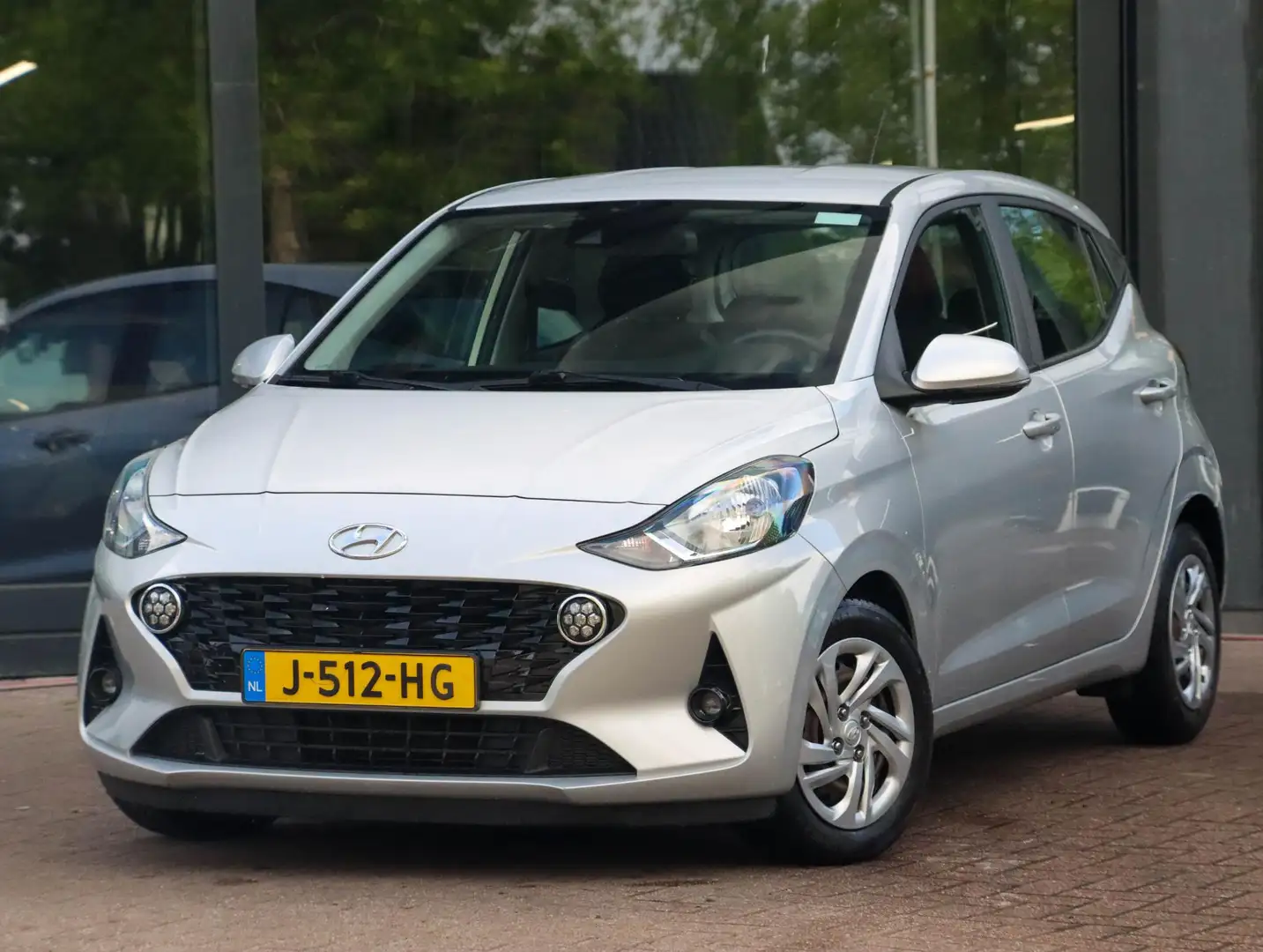 Hyundai i10 1.0 Comfort | Navigatie | Camera Gris - 2