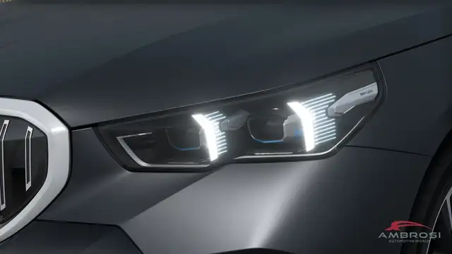 BMW 5 Series view 6