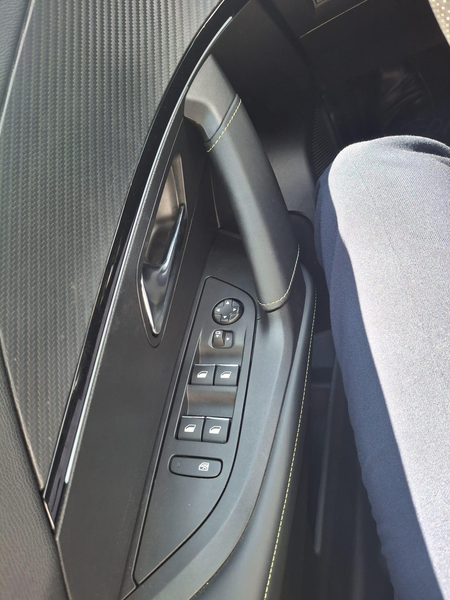 Peugeot e-2008 EV GT 50 kWh — photo 9