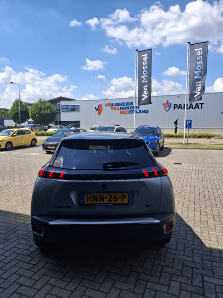 Peugeot e-2008 EV GT 50 kWh — photo 6