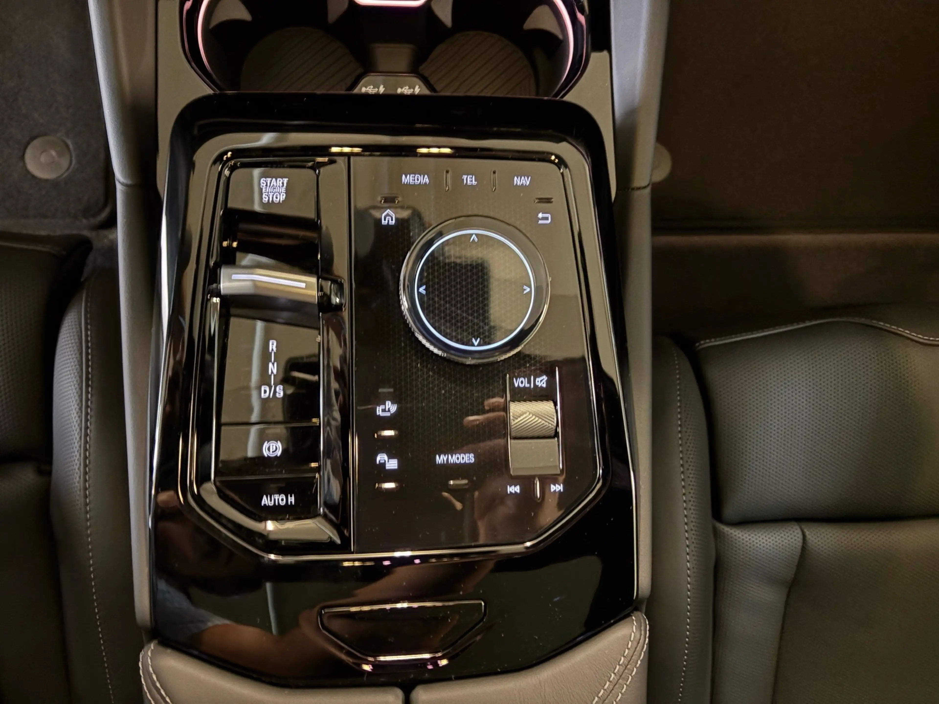 BMW 550 e xDrive Limousine M Sportpaket Head-Up DAB — photo 12