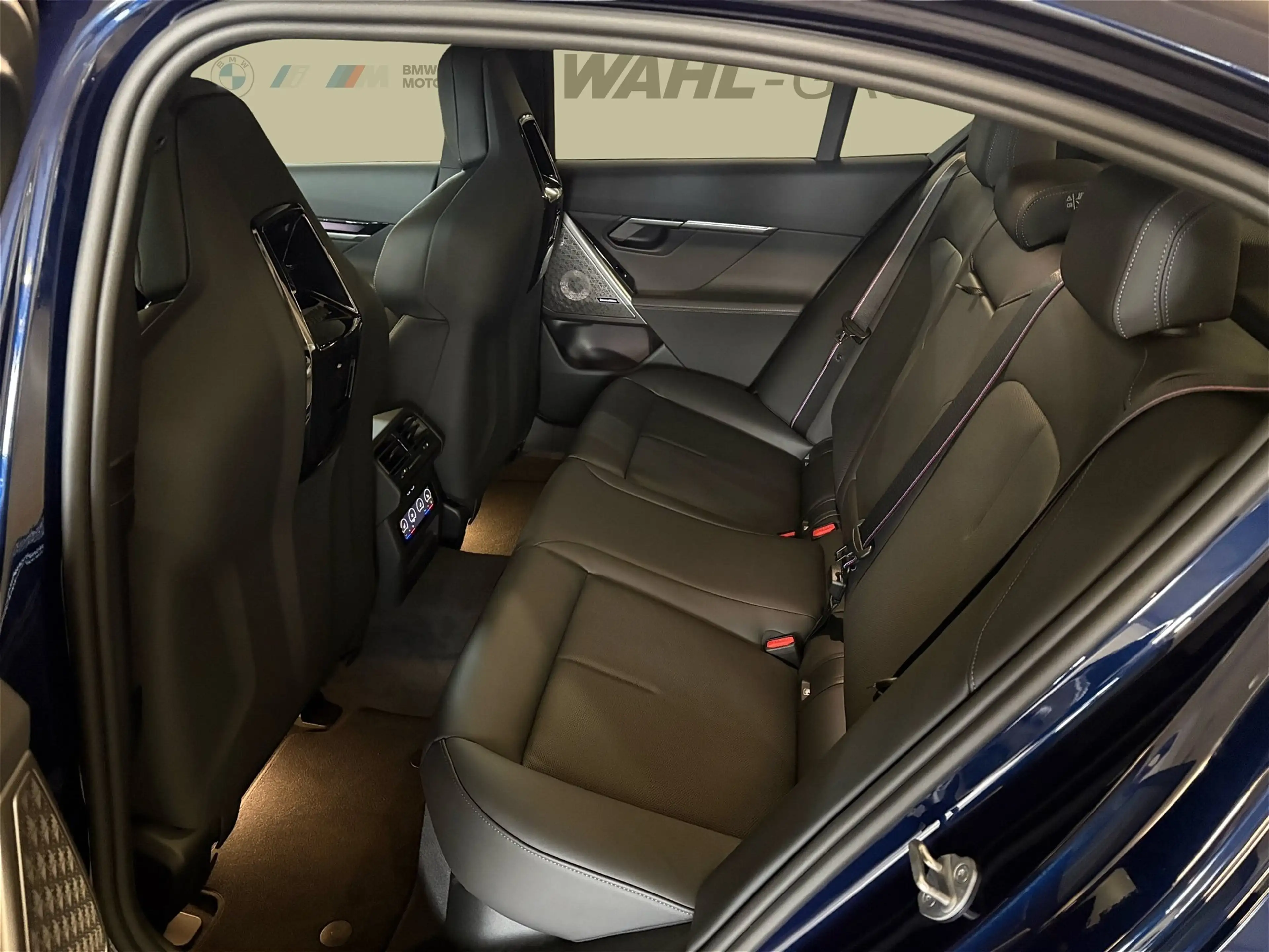 BMW 550 e xDrive Limousine M Sportpaket Head-Up DAB — photo 13