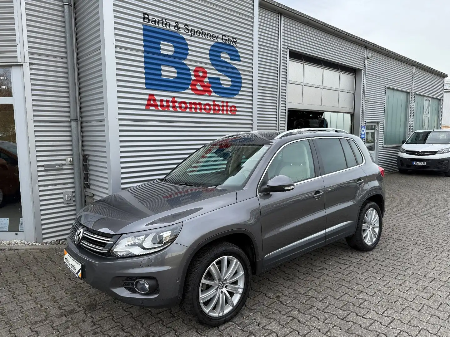 Volkswagen Tiguan Track & Style 4Motion Grau - 1