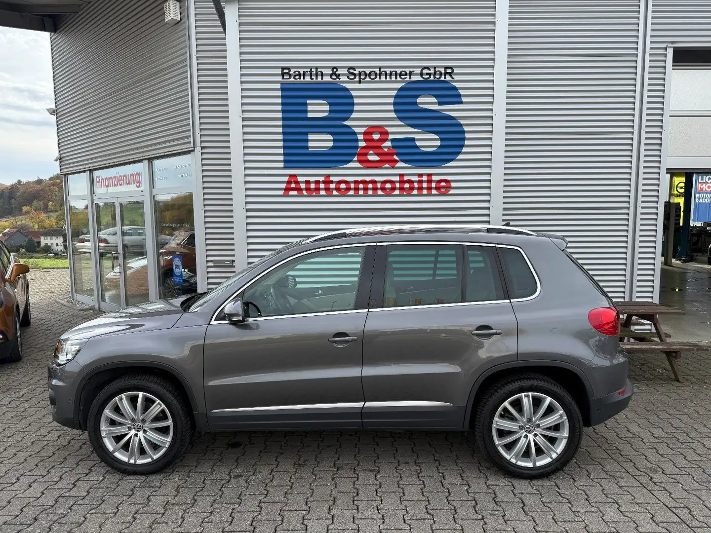 Volkswagen Tiguan Track & Style 4Motion Grau - 2