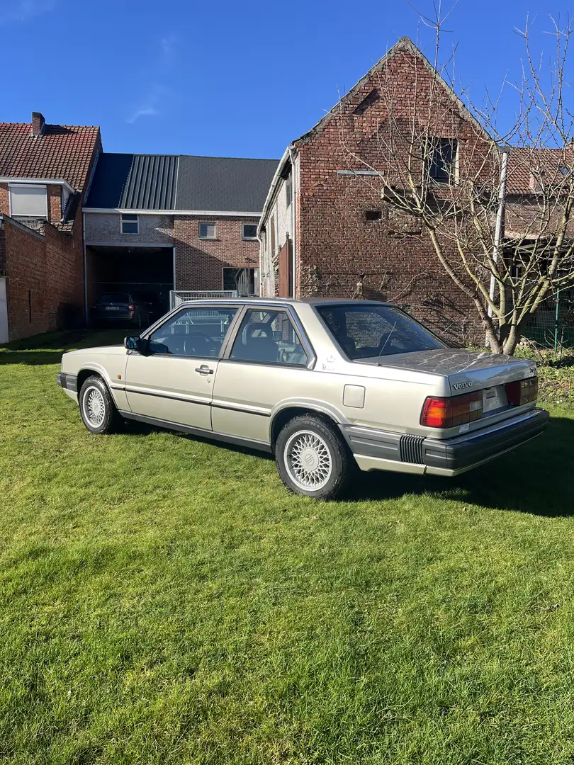 Volvo 780 Coupé Bertone - 2