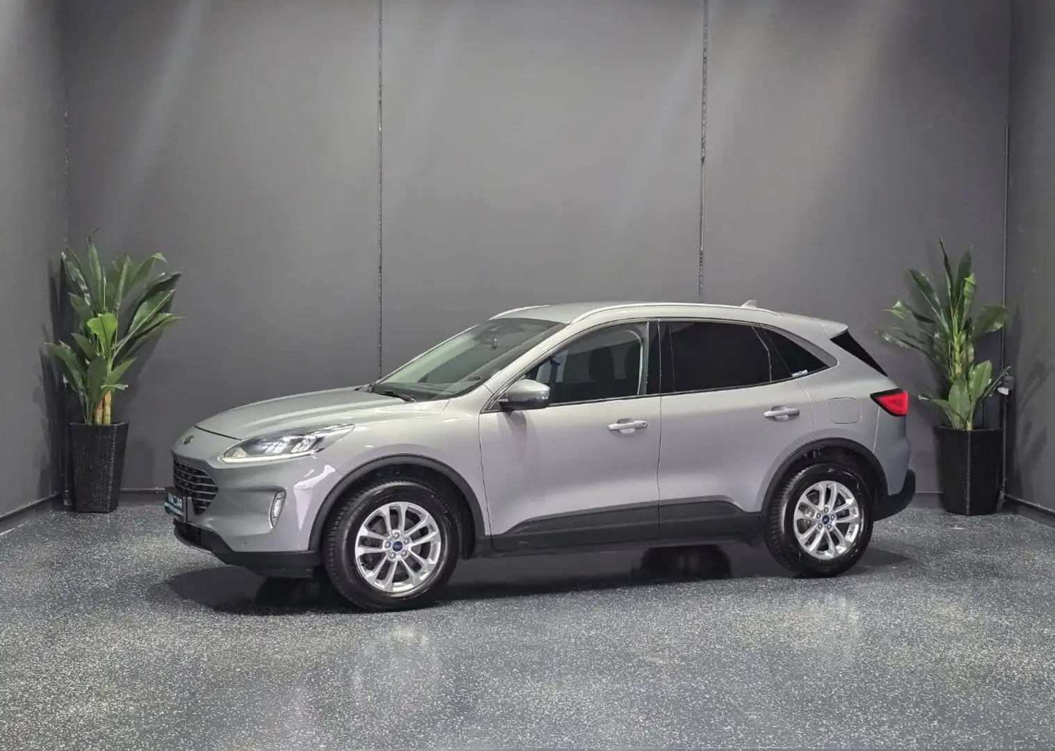 Ford Kuga Titanium Grau - 1