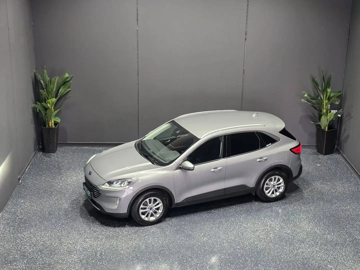 Ford Kuga Titanium Grau - 2