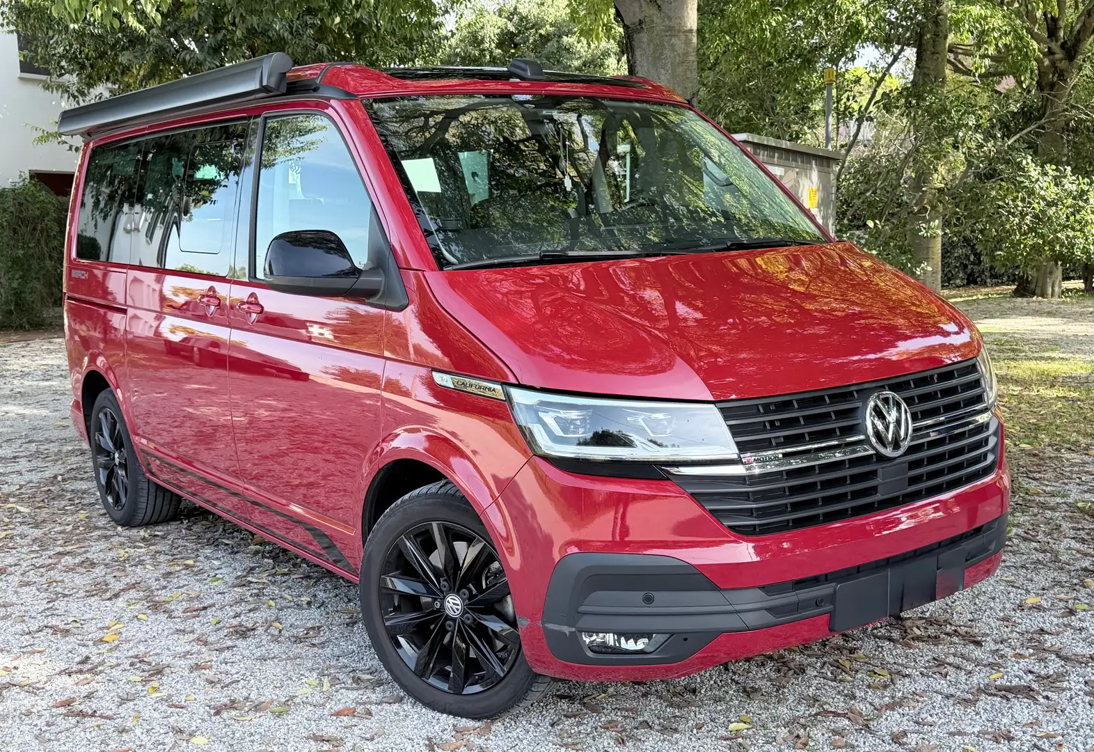 Volkswagen T6.1 California California Beach Camper Edition Roşu - 1