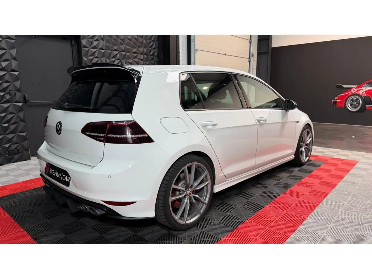 Volkswagen Golf R — photo 5