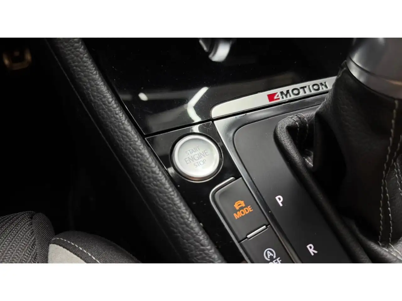 Volkswagen Golf R — photo 29