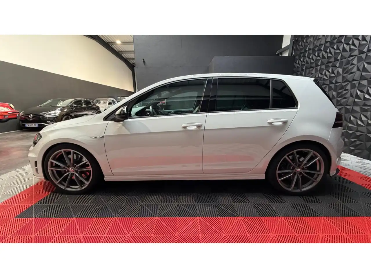 Volkswagen Golf R — photo 2