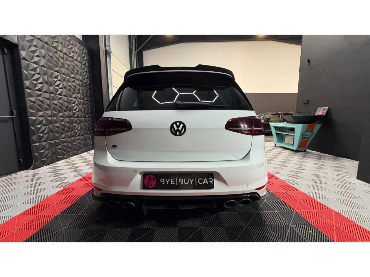 Volkswagen Golf R — photo 4