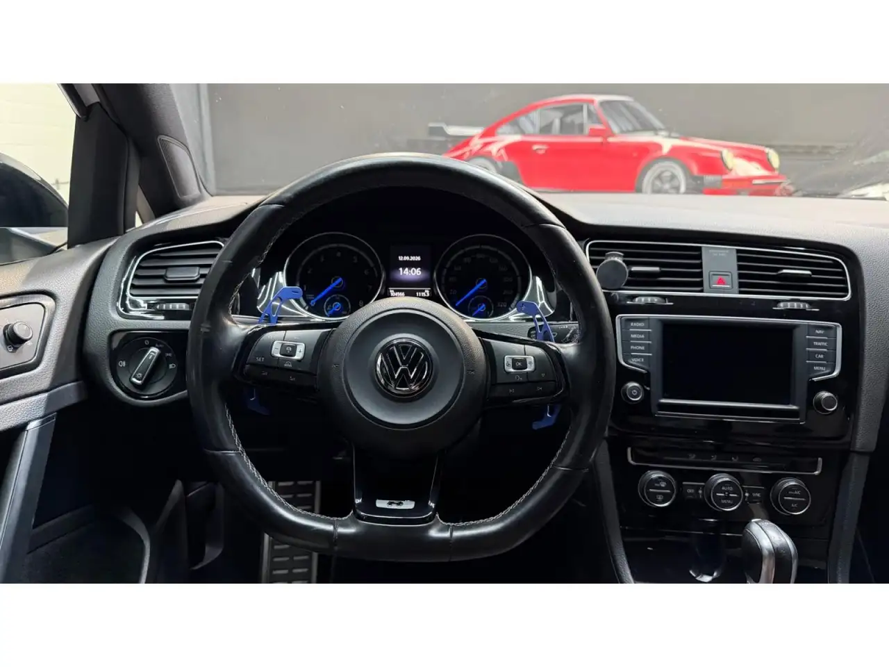 Volkswagen Golf R — photo 19