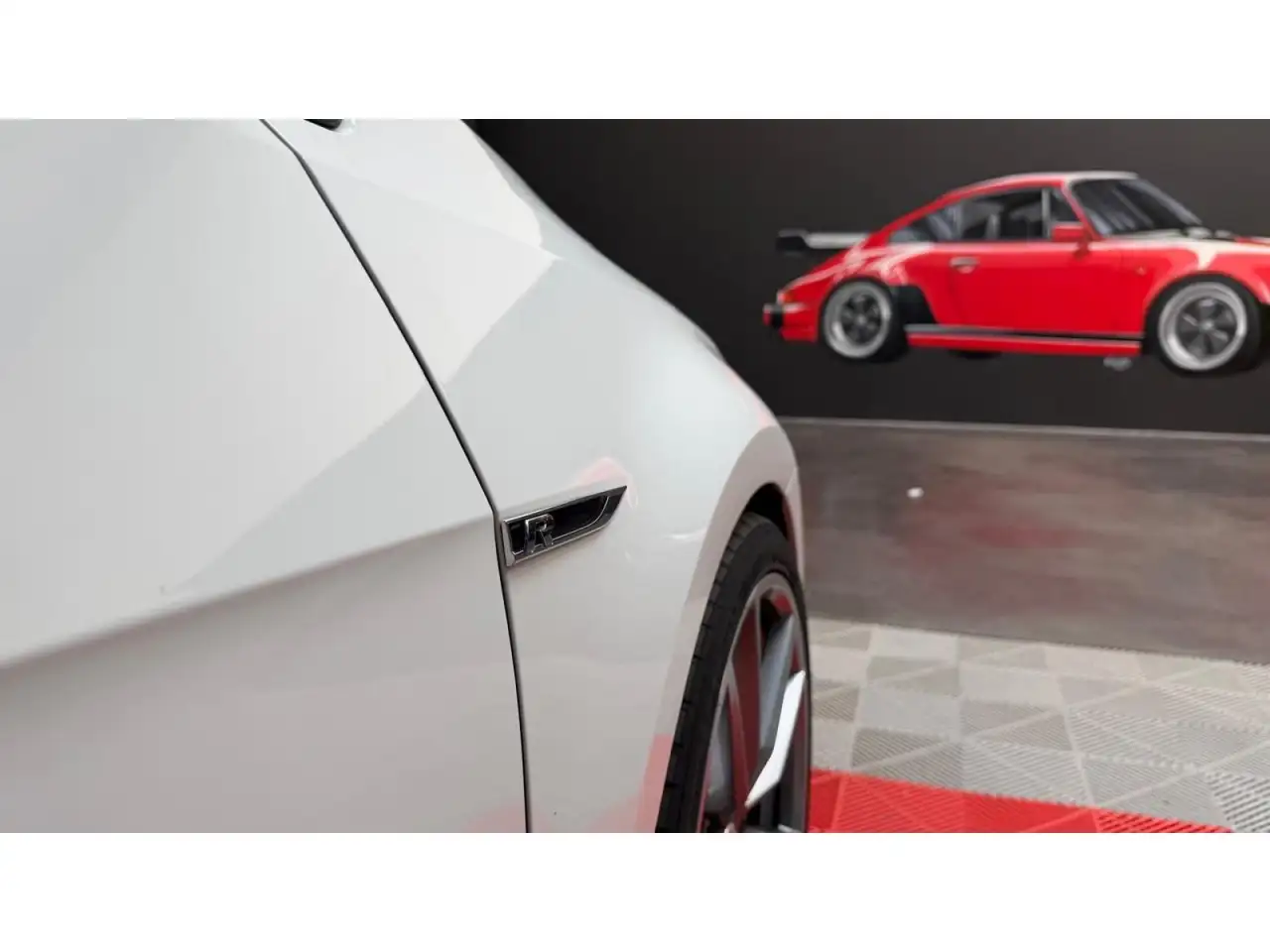 Volkswagen Golf R — photo 43