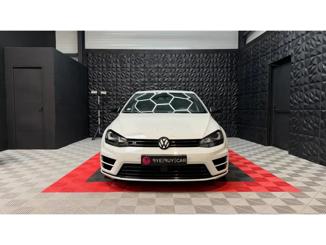 Volkswagen Golf R — photo 8