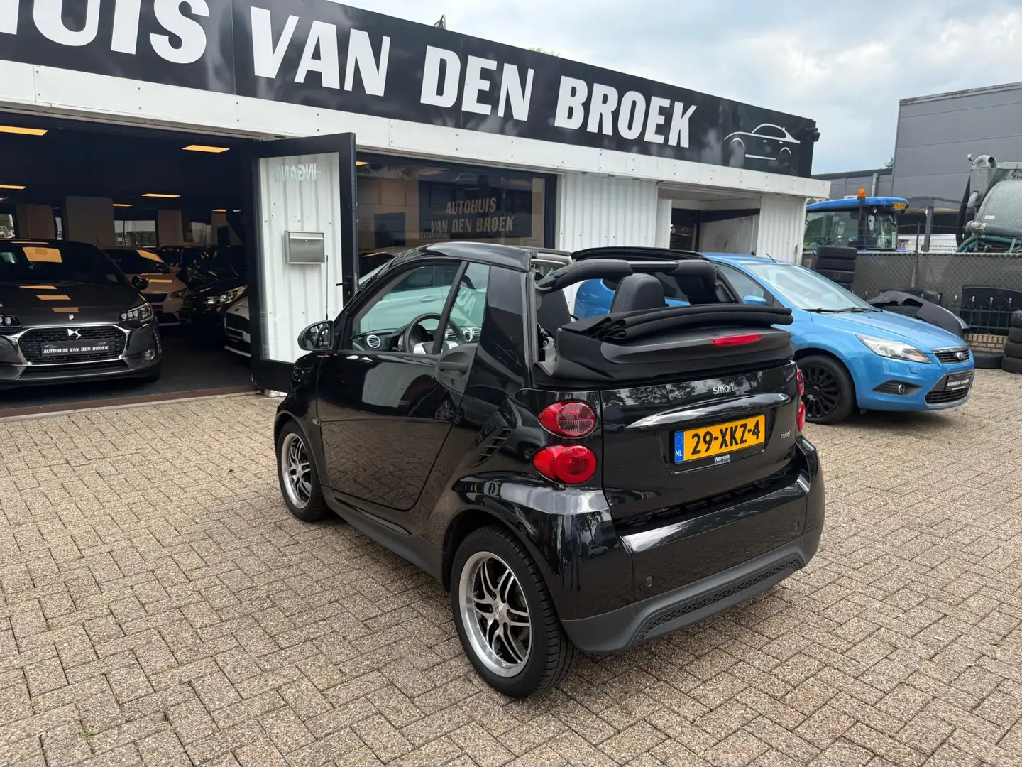 smart forTwo cabrio 1.0 mhd Pure|NAP|Cabrio|Brabus|Elek Pakket| Zwart - 2