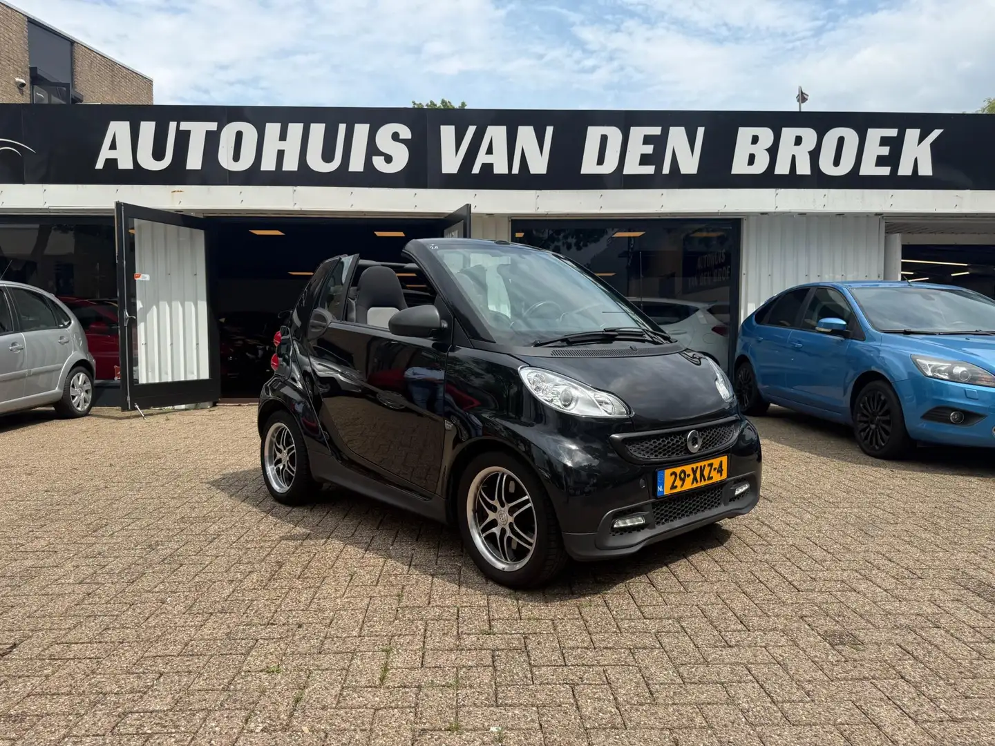 smart forTwo cabrio 1.0 mhd Pure|NAP|Cabrio|Brabus|Elek Pakket| Zwart - 1