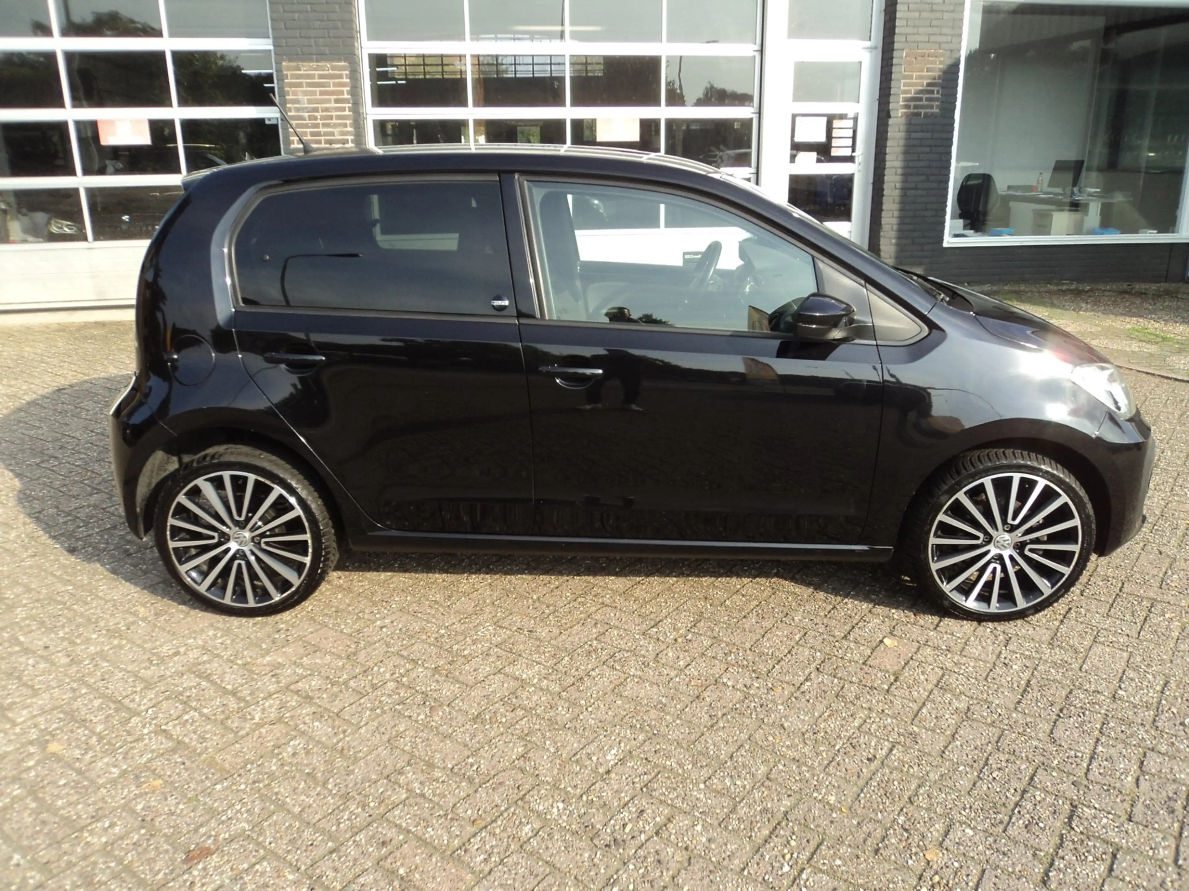 Volkswagen up! 1.0 BMT high up! Cruise PDC Stoelverwarming — photo 8