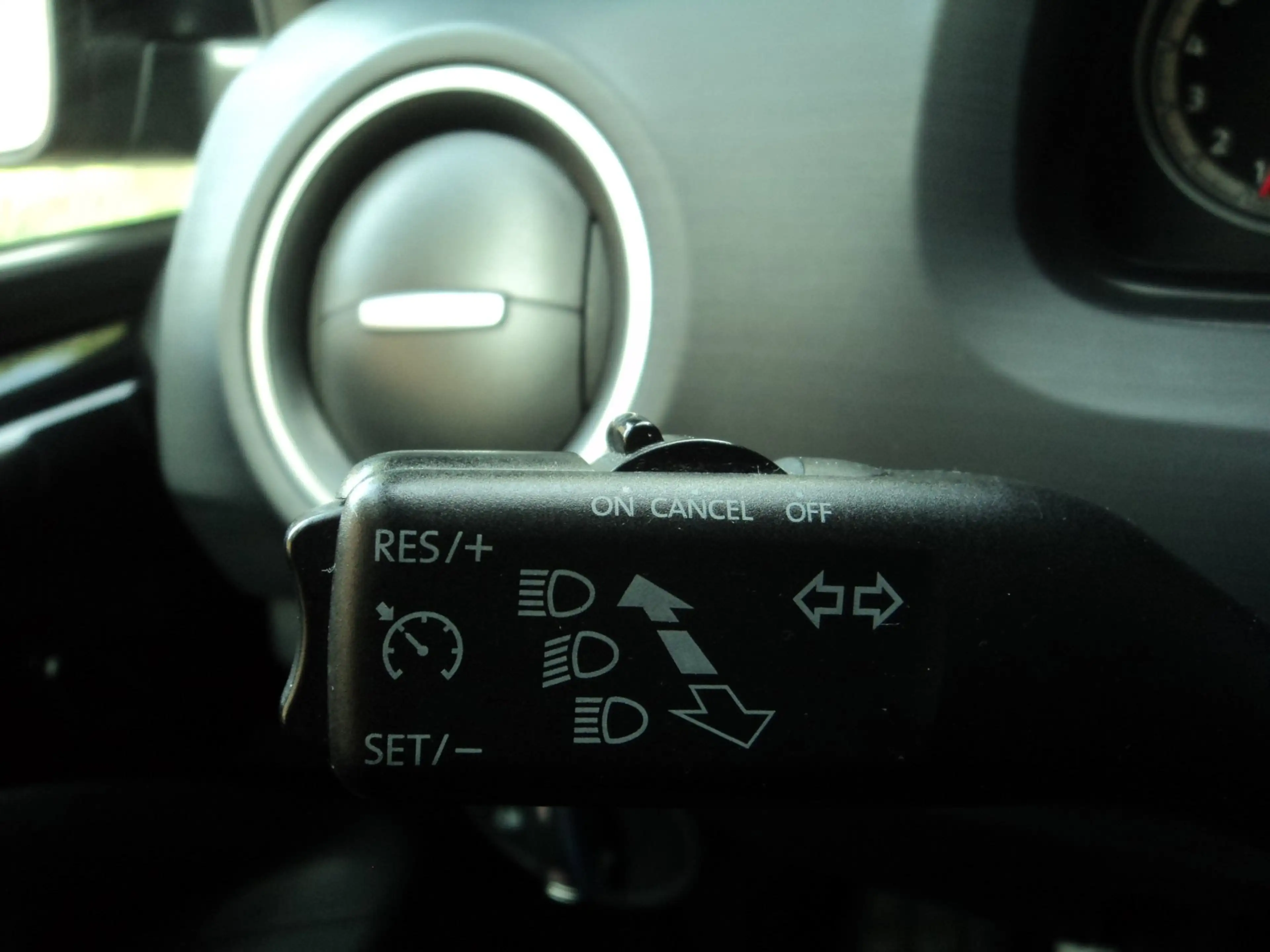 Volkswagen up! 1.0 BMT high up! Cruise PDC Stoelverwarming — photo 22