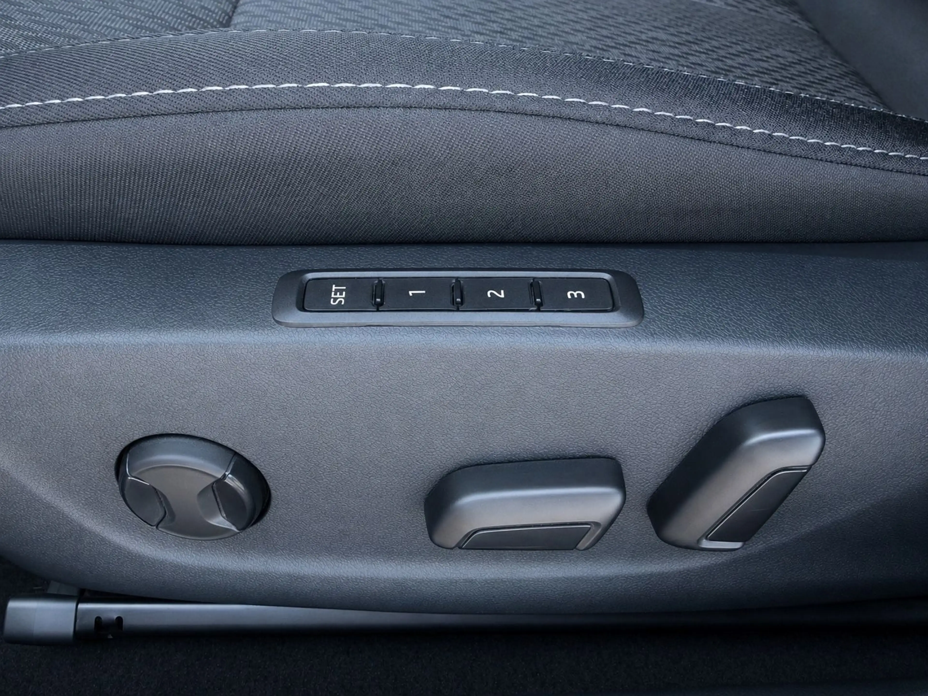 Skoda Octavia Combi Style *1.HAND*AHK*LED*HEAD UP* — photo 13