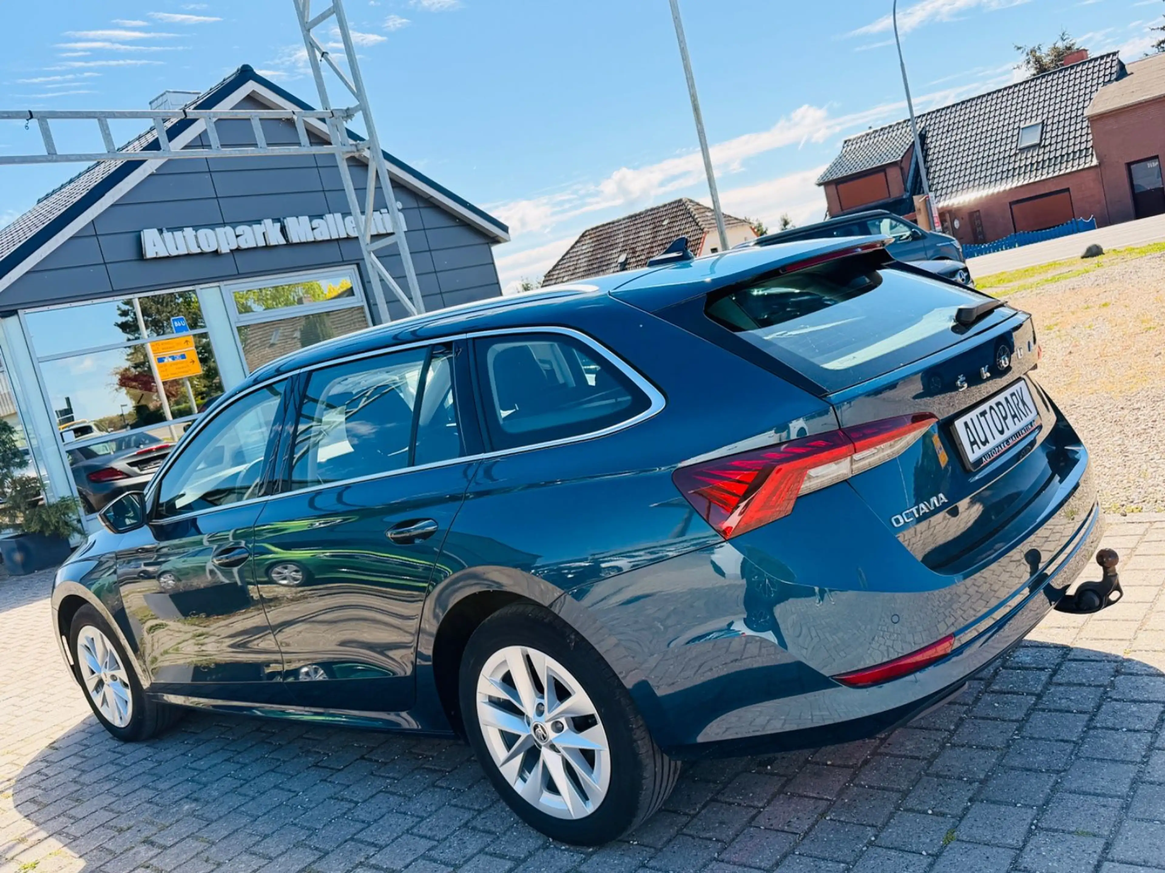 Skoda Octavia Combi Style *1.HAND*AHK*LED*HEAD UP* — photo 5