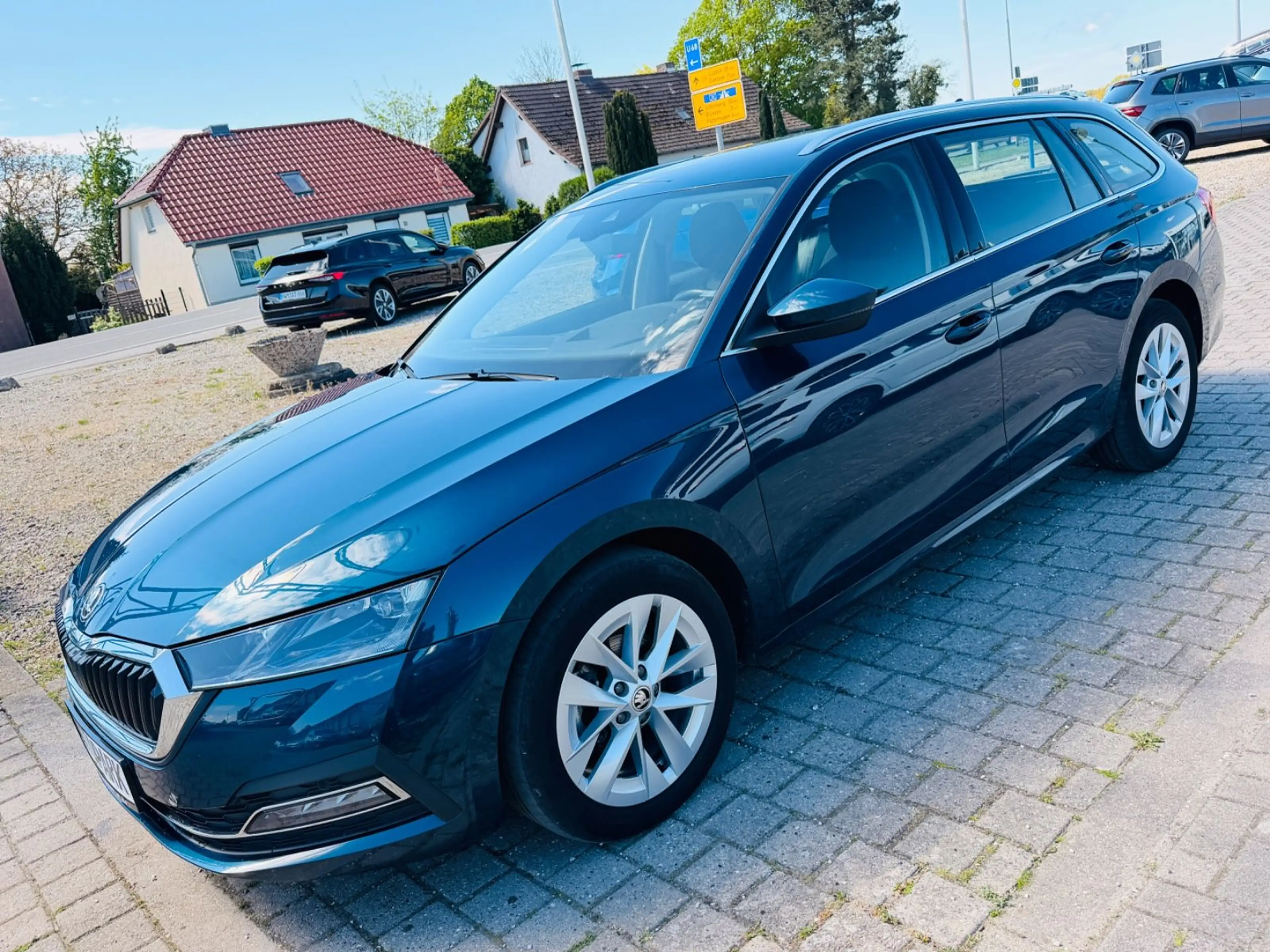 Skoda Octavia Combi Style *1.HAND*AHK*LED*HEAD UP* — photo 3