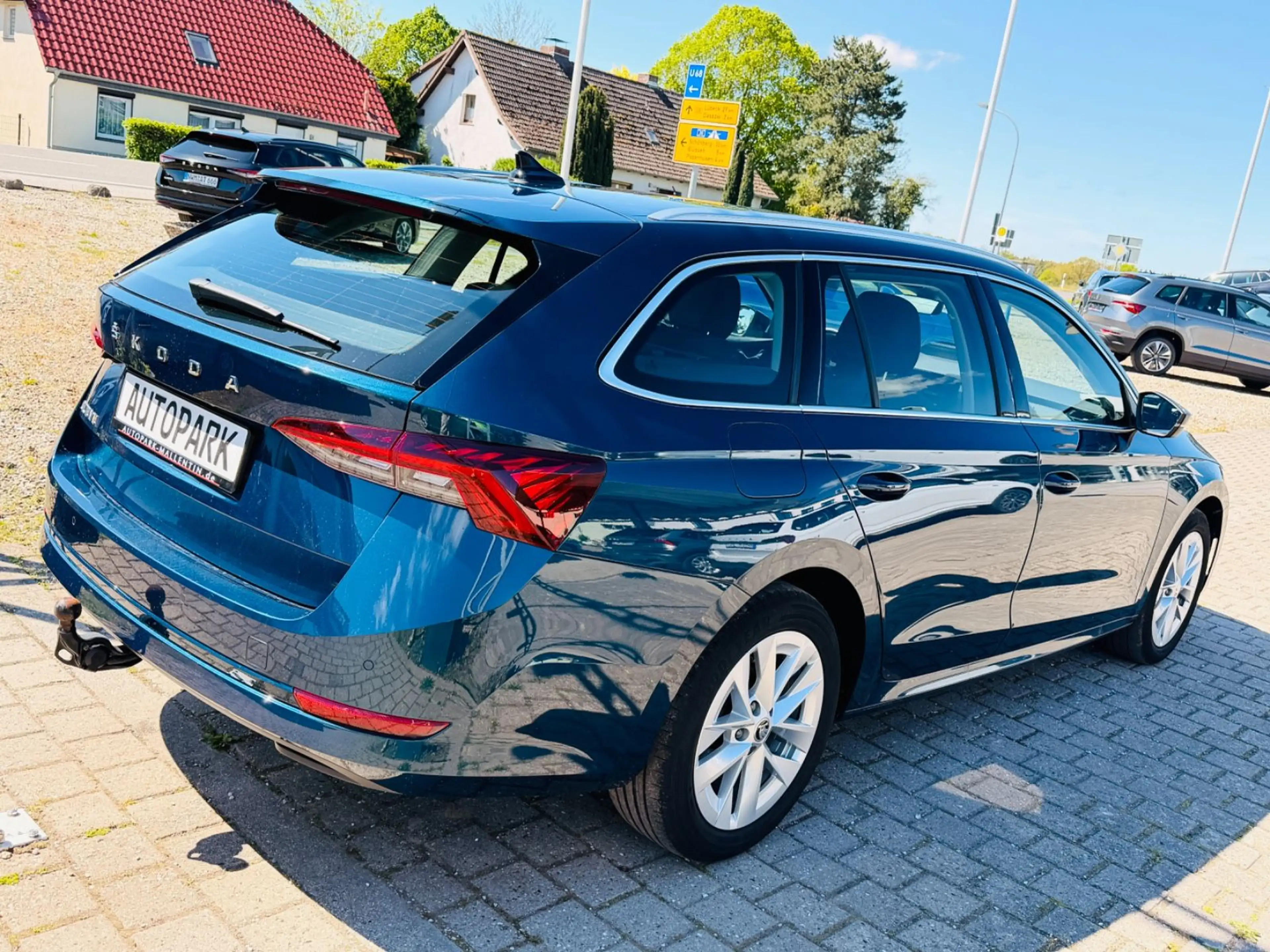 Skoda Octavia Combi Style *1.HAND*AHK*LED*HEAD UP* — photo 6