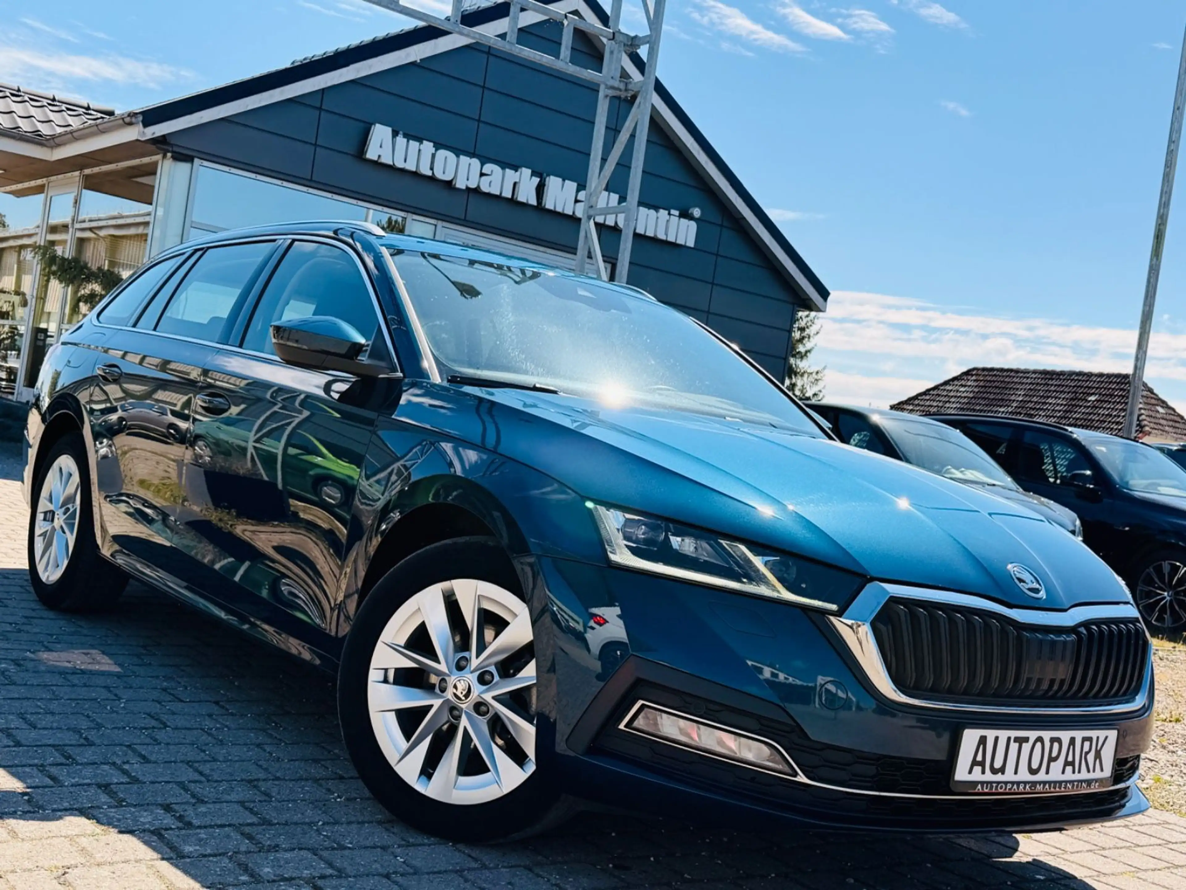 Skoda Octavia Combi Style *1.HAND*AHK*LED*HEAD UP*