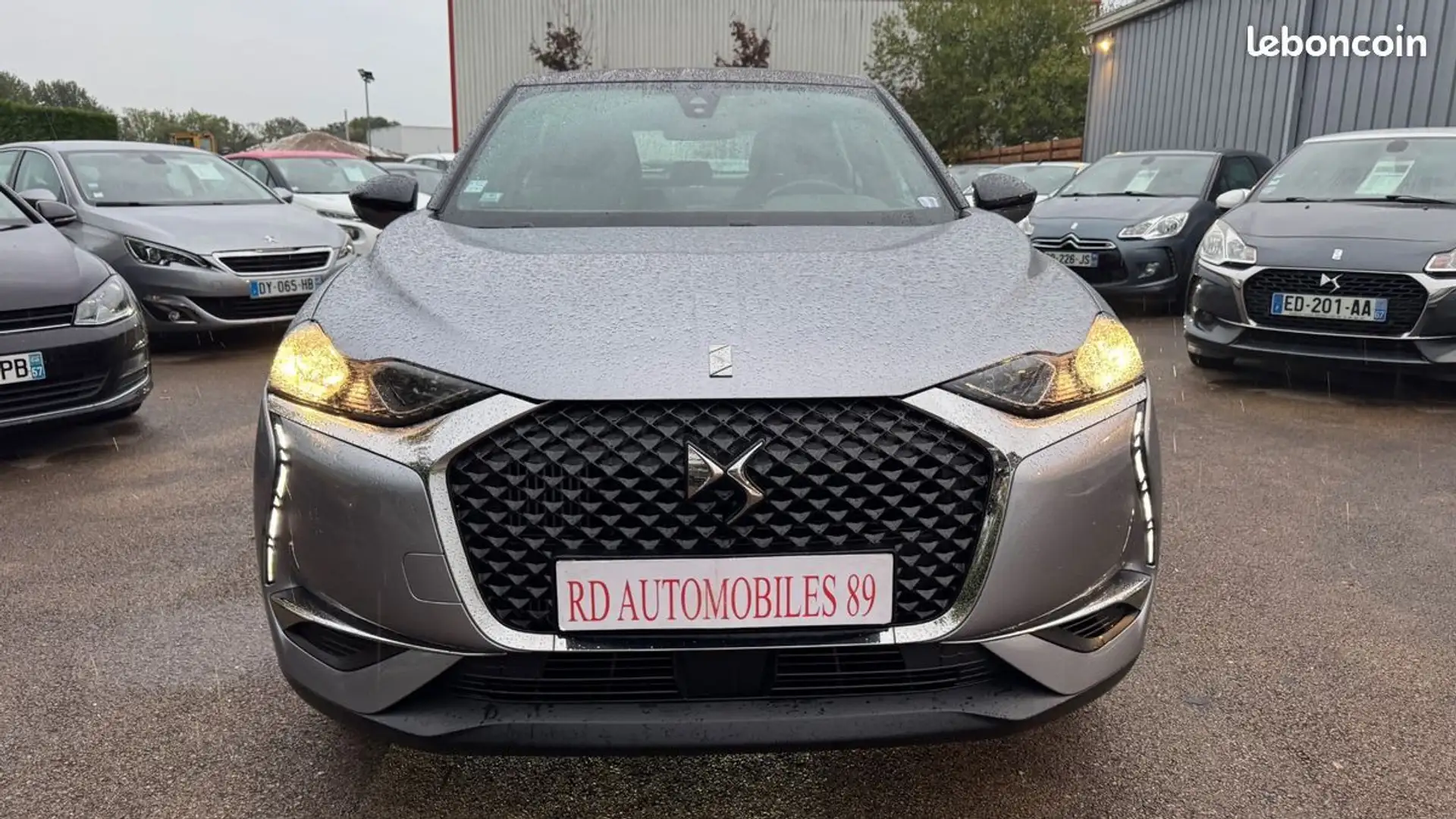 DS Automobiles DS 3 Crossback 1.2 PTEC 130 CH EAT8 Chic Grau - 2