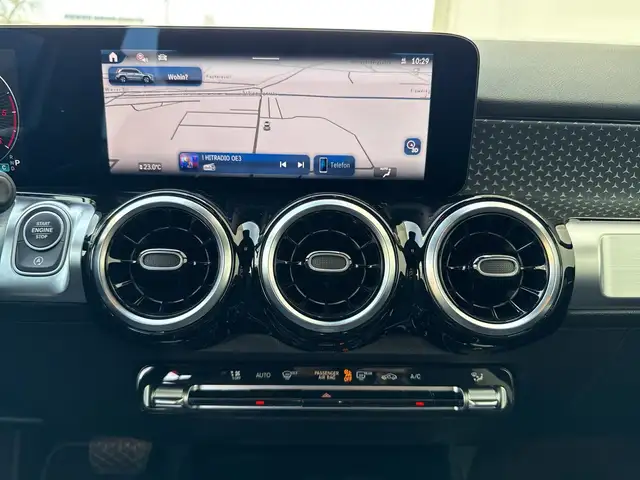 Mercedes-Benz GLB view 10